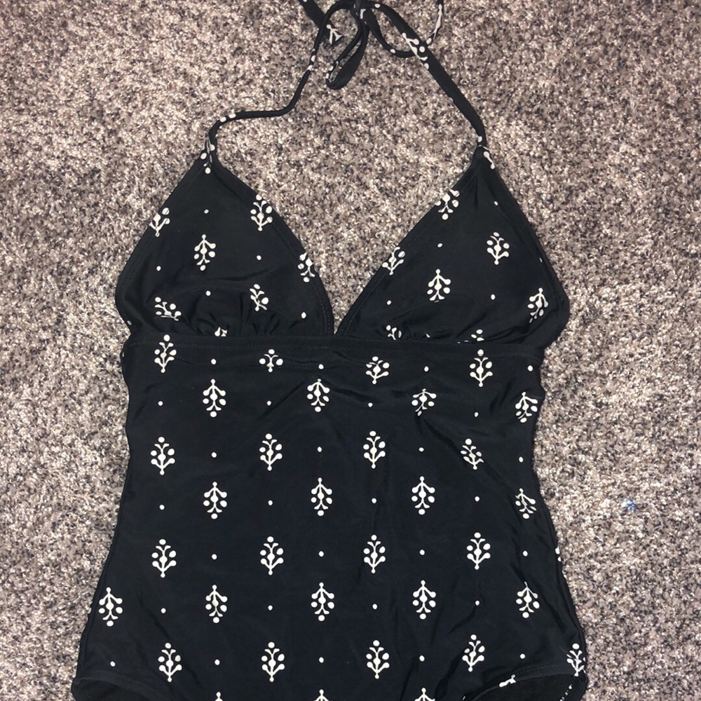Old Navy one pice swim suit- size small